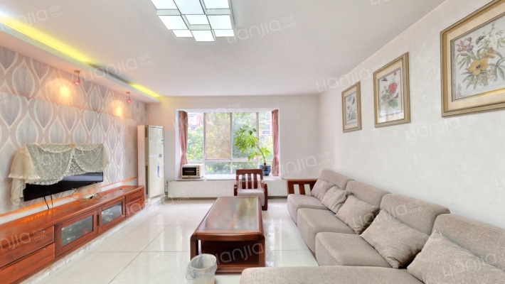 四季美景二手房实景图