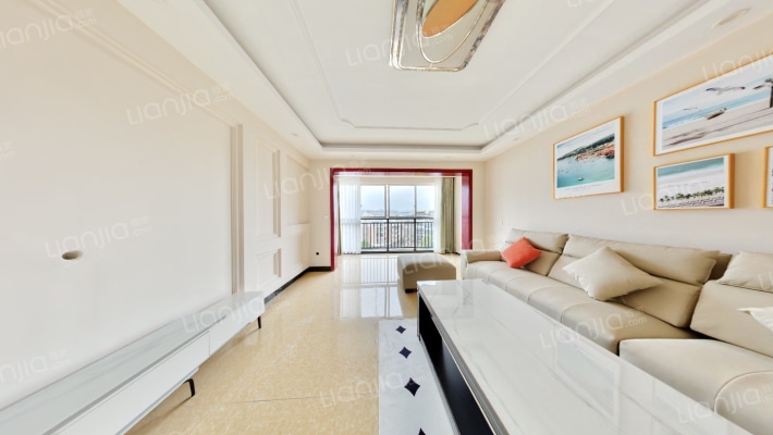 蓝天白云二手房实景图