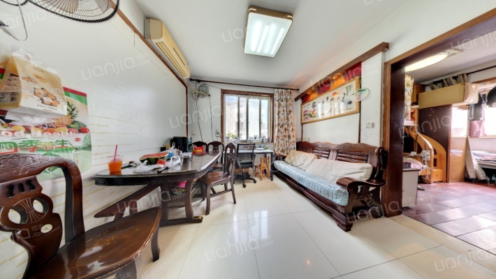 南五泾浜18号二手房实景图