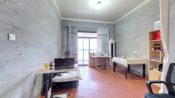 临江雅苑二手房实景图