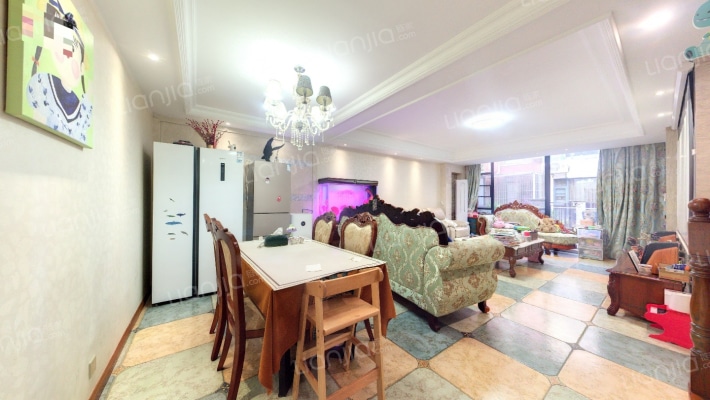 依云二手房实景图