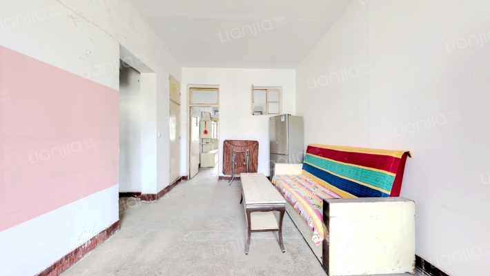 服装批发公司宿舍二手房实景图