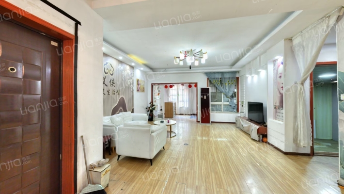 当代卡梅尔小镇二手房实景图