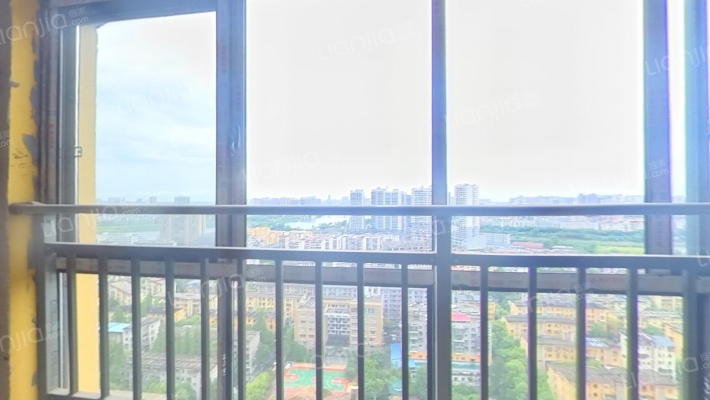 凯旋湖景水岸二手房实景图