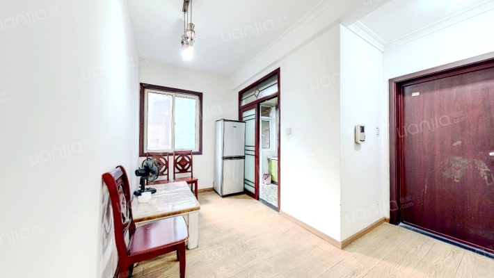 东域龙湾一期二手房实景图