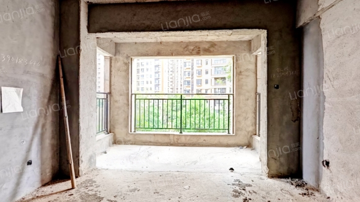 新輝華府二手房实景图