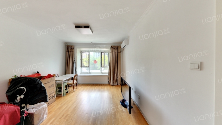 万科金域国际B区垣屏苑二手房实景图