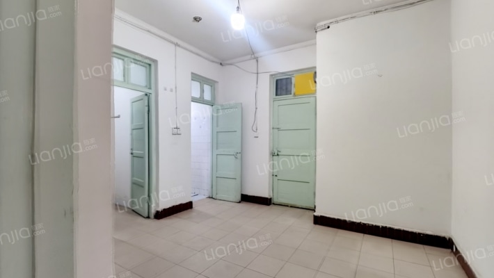 安装公司家属院二手房实景图