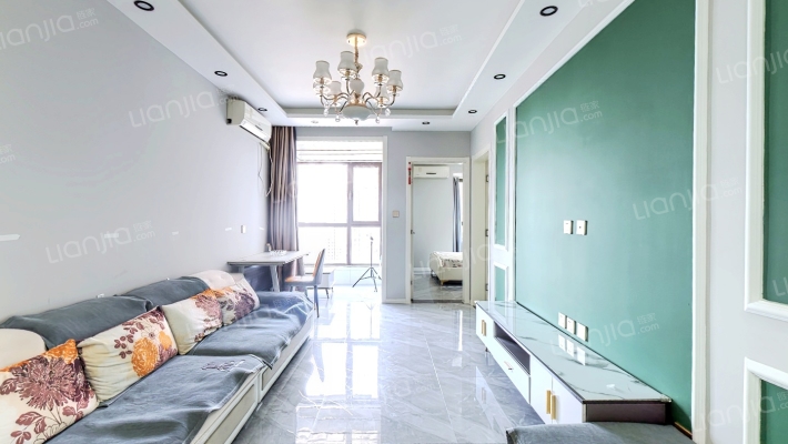 天伦湾全阳小两居，精装修，集体供暖，保利物业-客厅