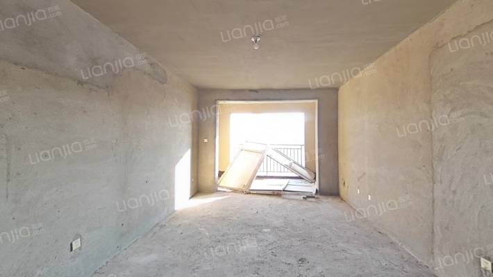 蓝鲸国际二手房实景图