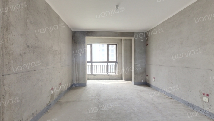 房子南北通透三居，毛坯，随意装修。-客厅