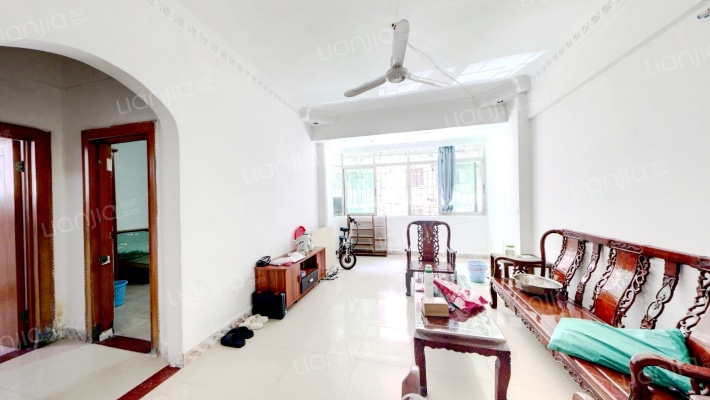 新岸苑小区二手房实景图