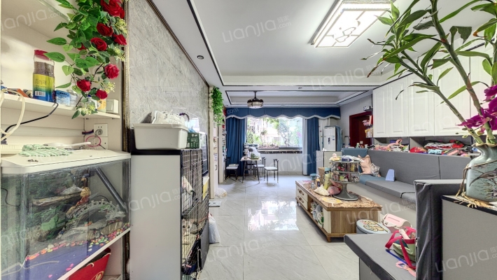 西亚广场二手房实景图