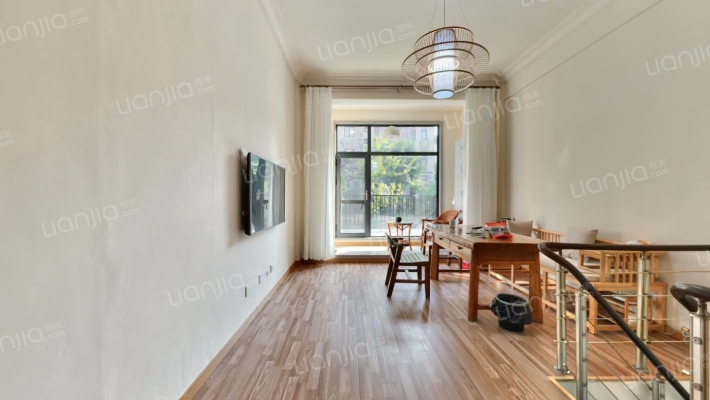 加州洋房二手房实景图