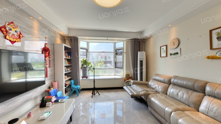 第一大街逸水湾二手房实景图