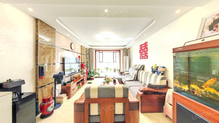 名流全南两居，自住装修拎包入住，满五，有车位-客厅