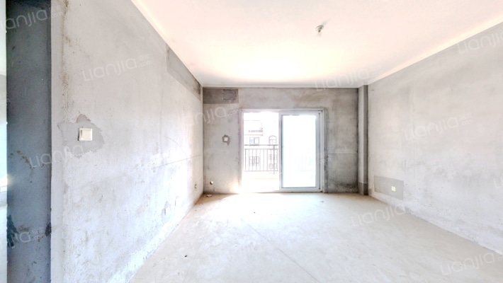 和春华府二手房实景图