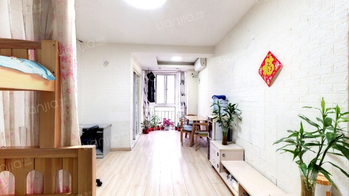 全南正规一居室 精装修 带家具家电 满五年 中间好楼层-客厅