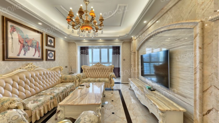 万峰城A区依云谷二手房实景图