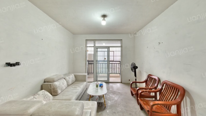 紫蓬镇繁华大道与规划中心街交口森林大道安置点二手房实景图