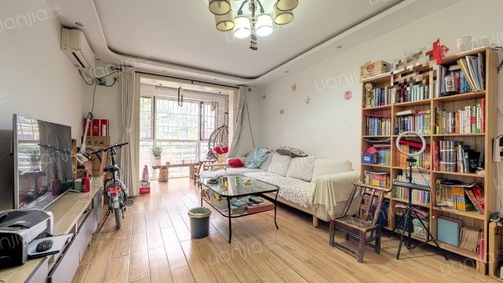 世界名园D区二手房实景图