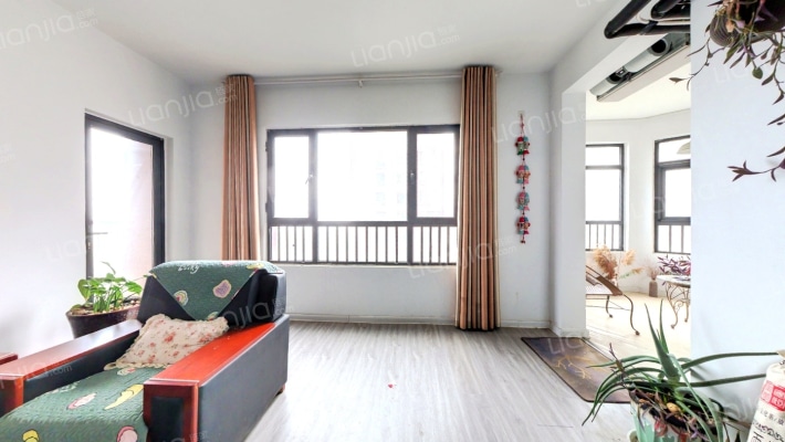 万丰铂金翰宫二手房实景图