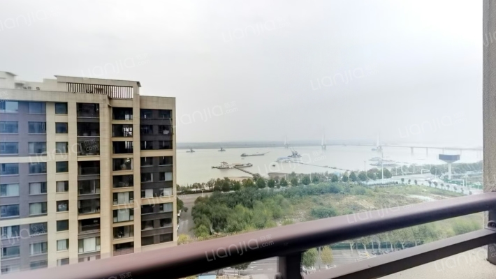 金茂悦湖(金茂2期)二手房实景图