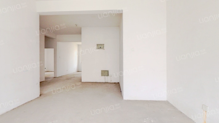 房子格局方正，南北通透，洋房品质，大三居，价格可议-客厅