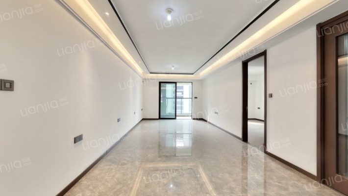 万科东湖堤白二手房实景图