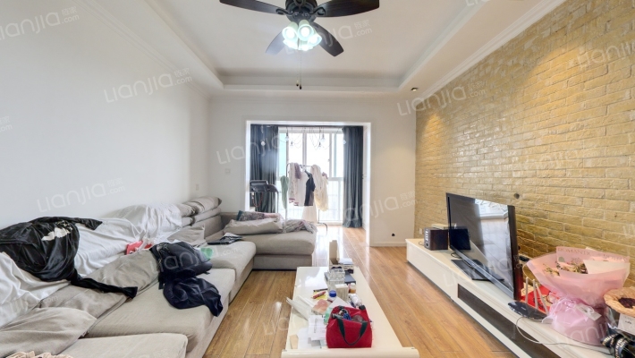 金财花园二手房实景图