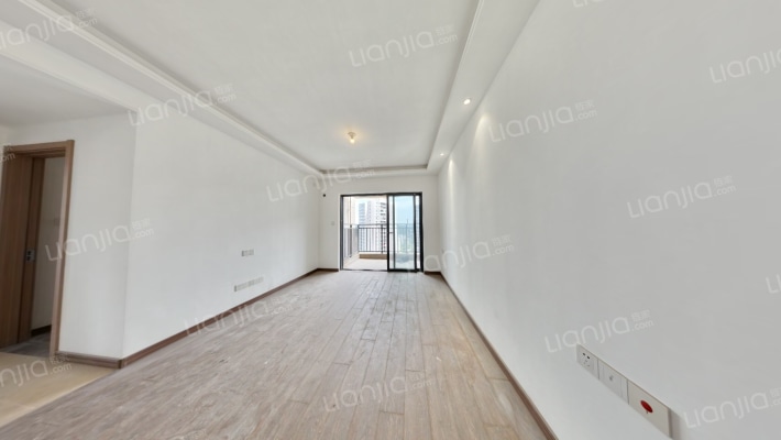 卓越东部蔚蓝海岸八期二手房实景图