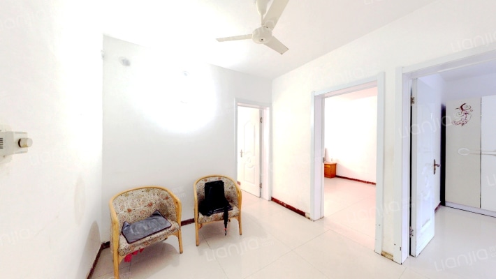 磷肥厂家属楼二手房实景图