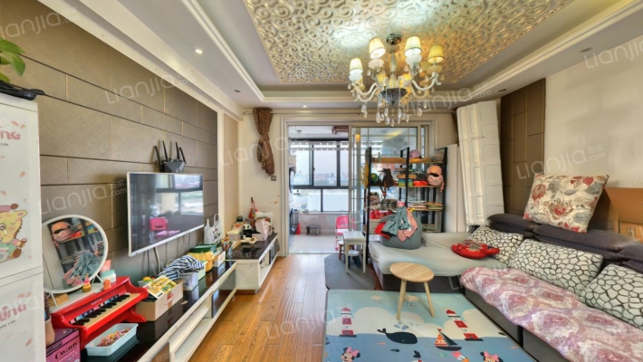 太阳星辰花园泊朗峰二手房实景图