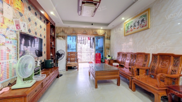 乔弘东郡二手房实景图