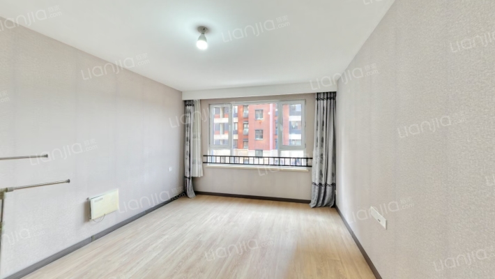 万科翡翠四季C3区二手房实景图