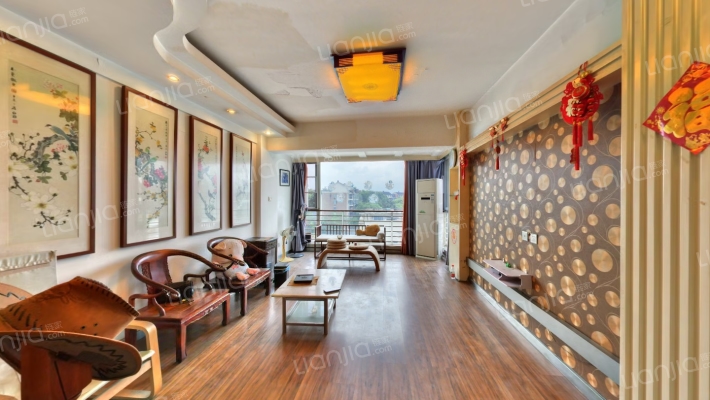 校园春天二手房实景图