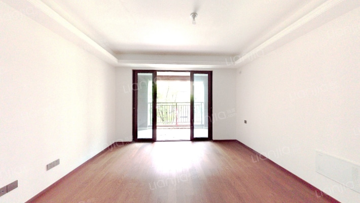 溪畔花园二手房实景图