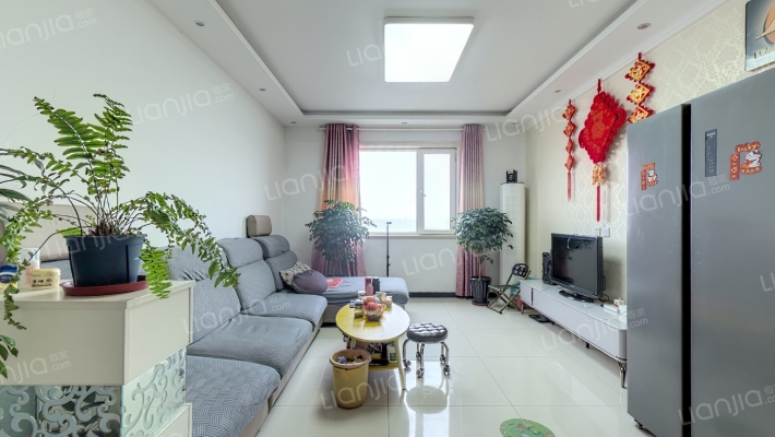 户型方正，中上楼层，采光好，小区环境好-客厅