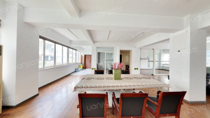 宝隆大厦二手房实景图