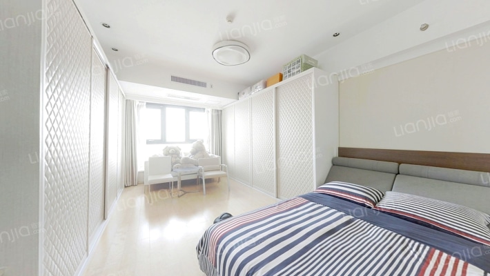 新华贸中心二手房实景图