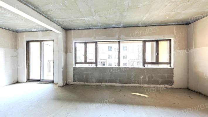 青岛小镇云台二手房实景图