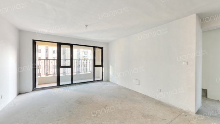 恒信·翡翠公馆二手房实景图