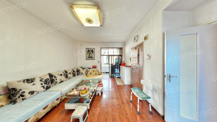 城堡酒店住宅小区二手房实景图