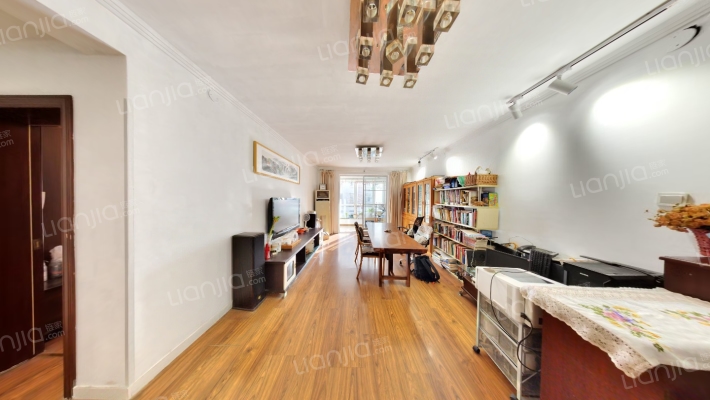 四月天小区二手房实景图