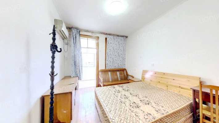 栅栏门铁路埂二手房实景图