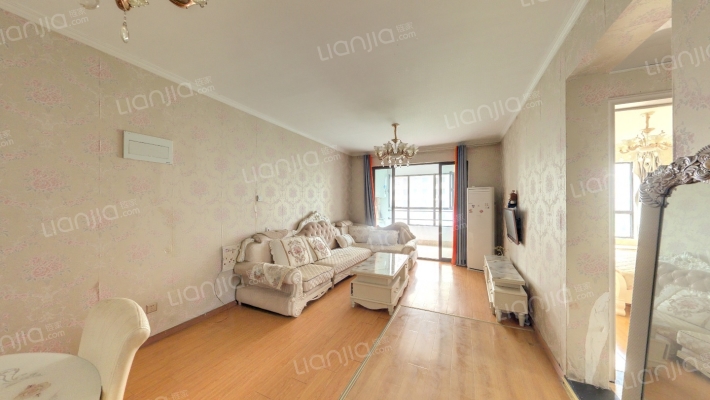 万达临湖苑E区二手房实景图