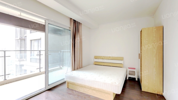 万科理想城二期·树院二手房实景图