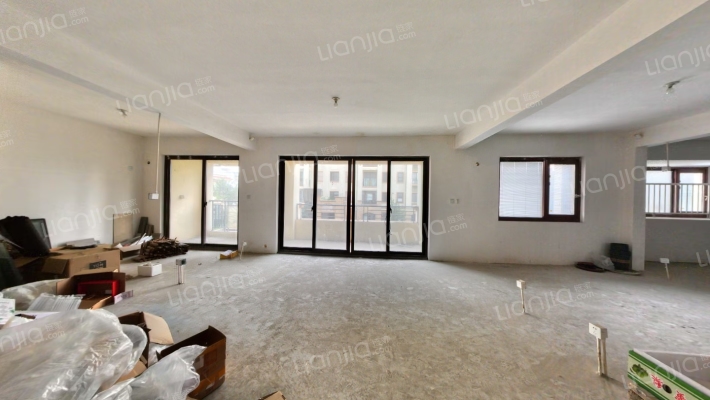 铂金铭邸二手房实景图