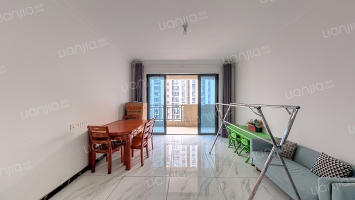 碧桂园·翡翠湾二手房实景图