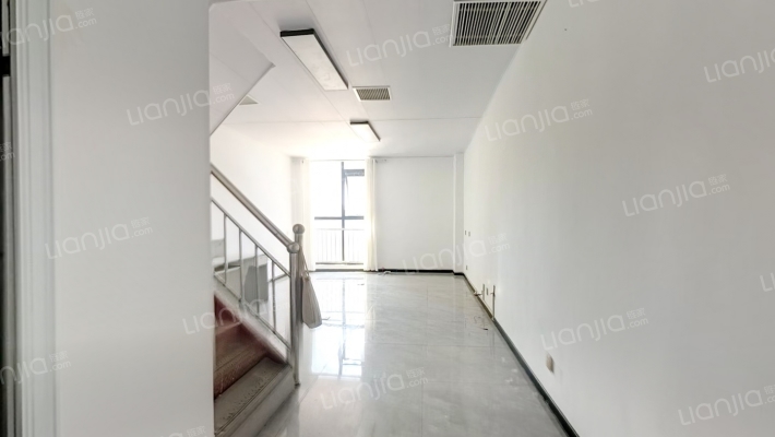 三川·奥特莱斯二手房实景图